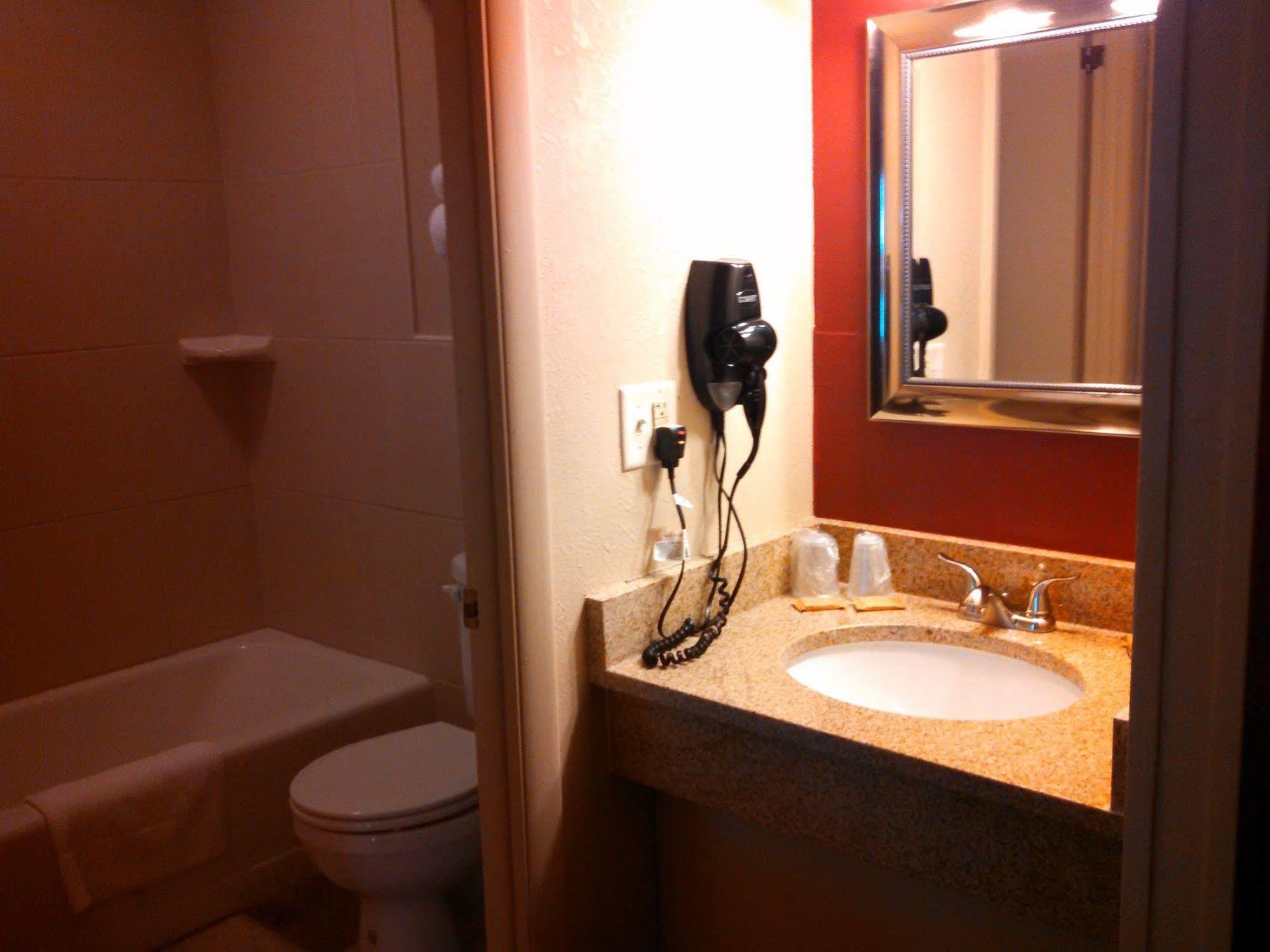 Harvest Drive Family - Renovated Motel Gordonville